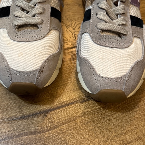 Gola Women’s Sneakers in Beige and Navy - Picture 3 of 10